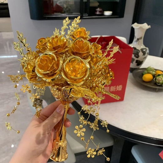 Cup Horse Chinese Style Bride Hochzeit Halten Blumen Golden Rose Hochzeit Geschenk Hochzeit Handgefertigte DIY XIUHE GESCHINNEN Best Freund Thorn Rose --- Fertiges Produkt + transparente Geschenkbox + Geschenktüte