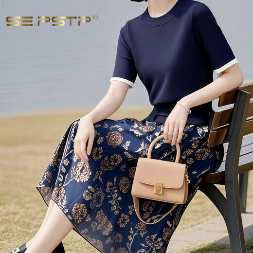 
Xiadian Sutra Queen (SE.PSTP) Women's Fashion 2025 New Summer Two-Piece Set Seedling European Products Cotton and Lines Professional Linen Ice Silk Summer Navy Blue Top + Floral Half [Counter Wedding Style/XL
