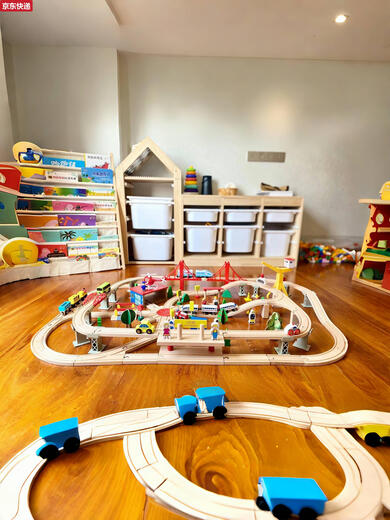 Electric Wooden Track Car Highspeed Train Children's Gleis Spielzeugwagen-Zugspielzeug und 100 Stücke Elektrische Marke Wooden Luxury Highway Track Offizieller Standard