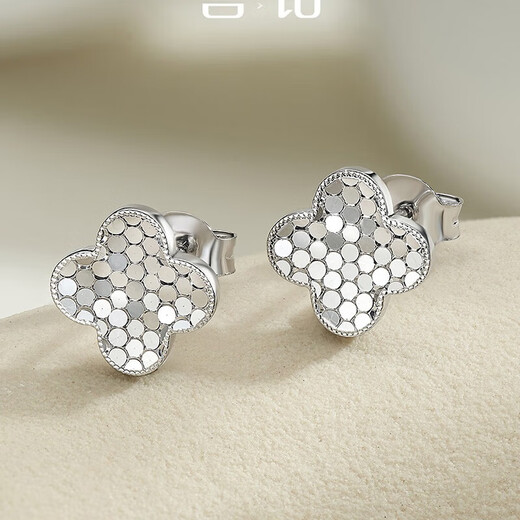 Hi Diamond PT950 Platinum Four-leaf Clover Dragon Scale Earrings for Women Explosive Platinum Earrings Versatile New Shattered Ice Earrings Platinum Four-leaf Clover Earrings About 2.86g