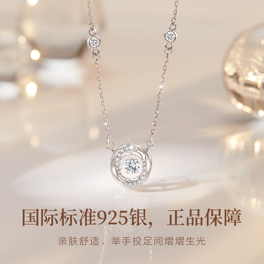 Lao Fengxiang S925 silver necklace for women, fashionable and versatile Mobius pendant jewelry, birthday and anniversary gift for girlfriend and wife, movable *Mobius necklace* brand gift box