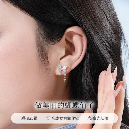 Old Fengxiang Light Luxury S925 Pendientes plateados de plata