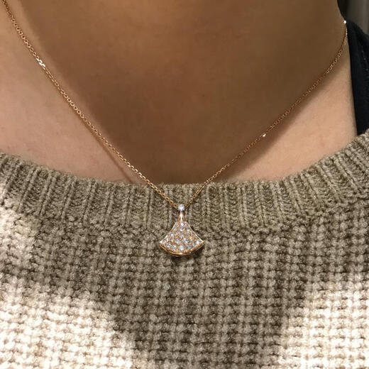 Chuansen light luxury 18k gold full diamond small fan necklace for women with diamond diva fan pendant white gold rose gold clavicle chain 18K gold rose gold