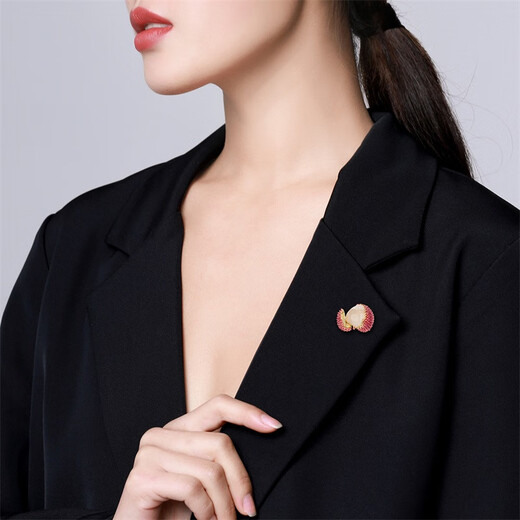 Qlady lychee brooch, high-end female brand corsage badge, fixed clothing pin, anti-exposure silk scarf buckle, birthday gift