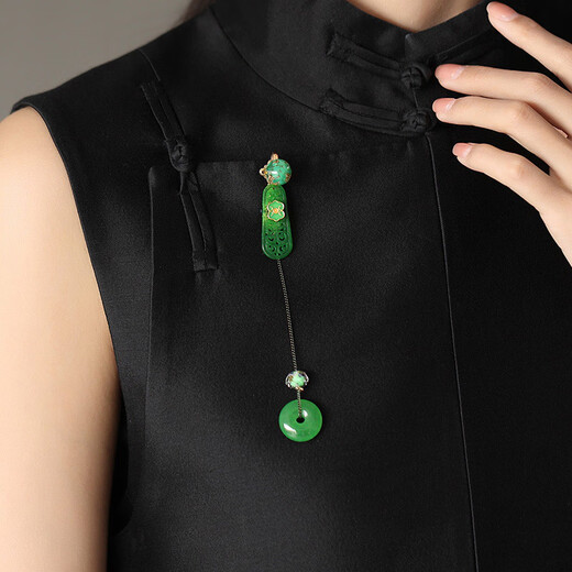 Ancient sayings and modern style cheongsam pressed placket pendant buckle dry green tassel hangings Chinese style clothes tea clothes jade accessories 2025 new style for women