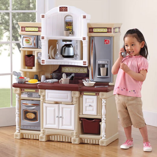 Directeur de la Pill Children's House jouant des jouets de simulation fille cuisine Luxembourg Kitchen Légumes Nouveaux petits teke four cuisine