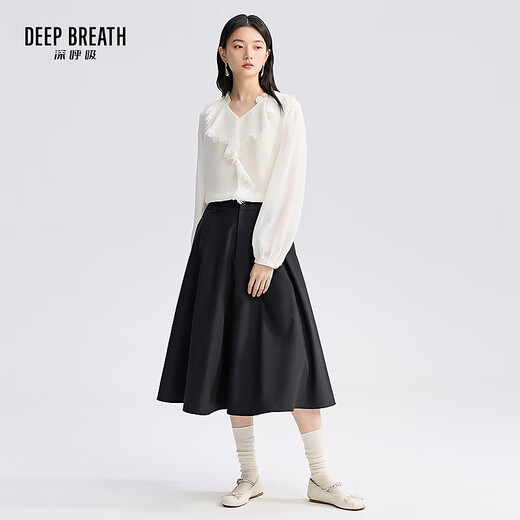 Deep Breathe DEEP BREATH Women's Lightweight and Breathable V-neck Shirt Top Women's A301793 Off-White S (2)