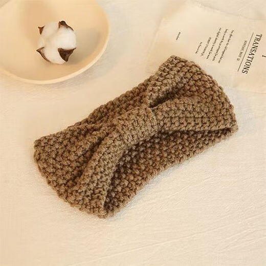 Jincheng Yang Chaoyue's same wide-brimmed headband autumn and winter sports knitted wool confinement headband women's warm headscarf headband letter headband beige