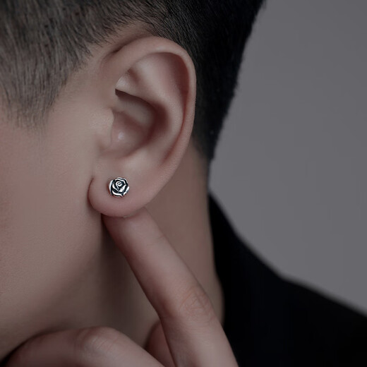 Gongman S925 Sterling Silver Men's Earrings Simple Retro Distressed Black Rose Earrings Men's Trendy Exquisite Earrings for Friends S925 Sterling Silver Black Rose Retro Earrings Single