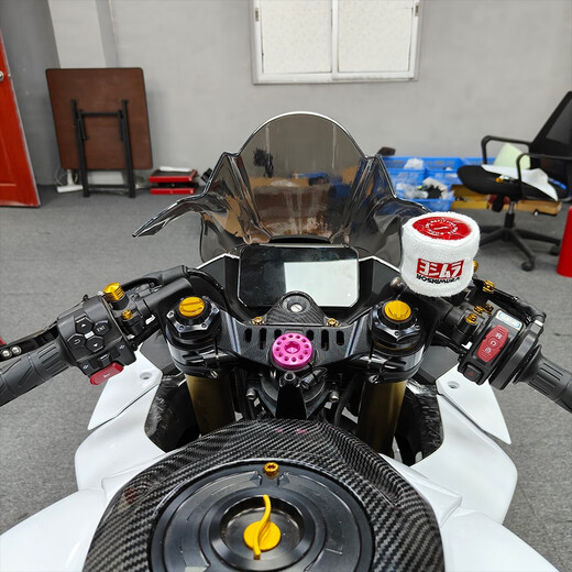 适用春风675SRR 450SR 450SRS改装油壶保护套 刹车上泵保护套配件 红牛白色