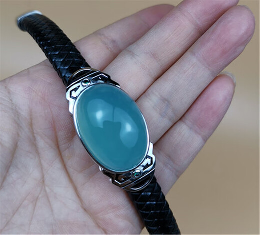Qiwn Blue Ice Egei Gesicht Himmel blau gefrorener Ringgesicht kann mit Xiuyan Jade Anhänger Wassertropfen eingelegt werden.