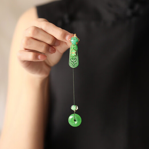 Ancient sayings and modern style cheongsam pressed placket pendant buckle dry green tassel hangings Chinese style clothes tea clothes jade accessories 2025 new style for women