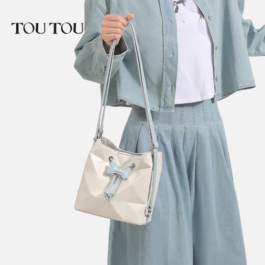 Toutou Spring New Geometric Blue Travel Backpack Large Capacity Simple and Versatile Underarm Bucket Bag Cream White