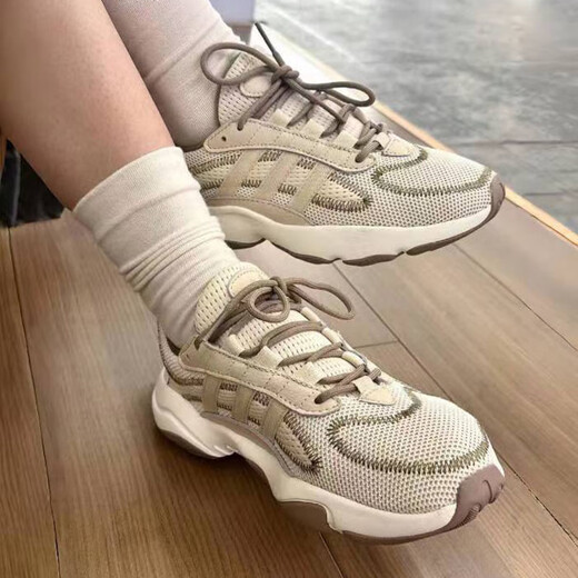 阿迪达斯（adidas）休闲鞋男鞋女鞋 春夏季新款三叶草网面透气减震运动鞋低帮跑步鞋 JQ3927/奇妙白/光晕绿/棕色/偏小 42.5 (265mm)