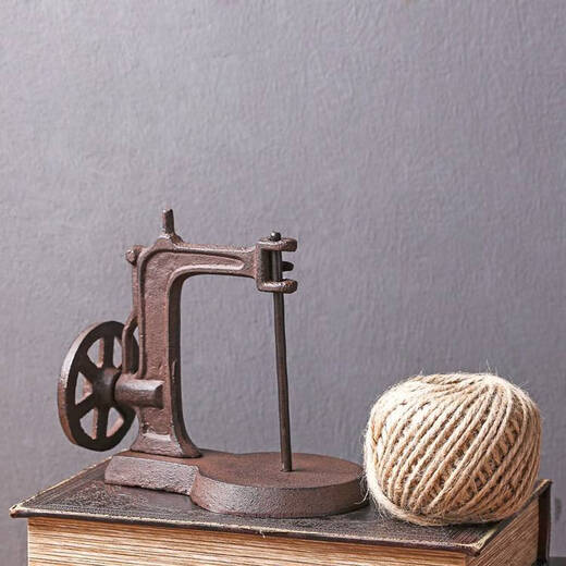 
CLCEY nostalgic retro country old sewing machine wrought-out model ornaments clothing store decorations with hemp rope storage rack 15051