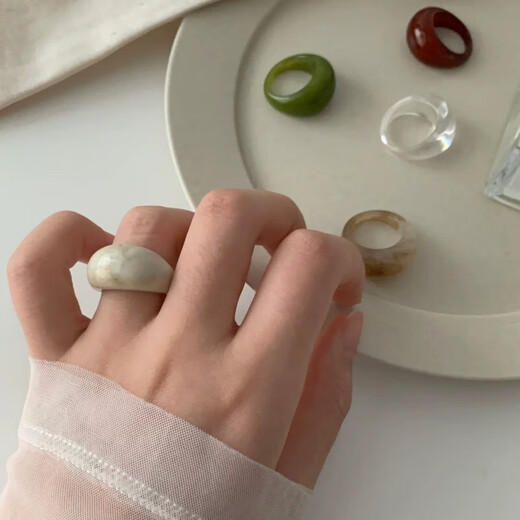 Niche design retro resin arc wide ring for women 2025 new simple personalized high-end ring accessories Retro red arc wide ring