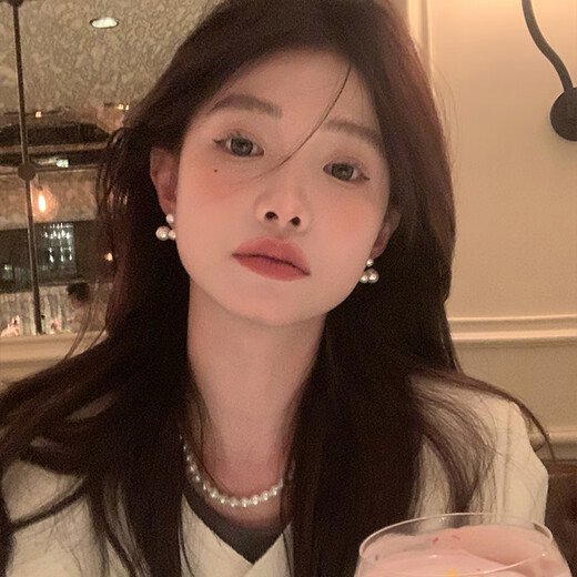 Rabbit earrings for women 2025 new pearl earrings plated sterling silver earrings temperament light luxury high-end silver jewelry ear piercing cherry style pearl earrings