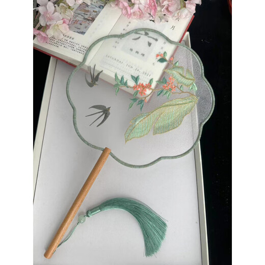 Shijanu ancient fan Chinese ancient style embroidered round fan retro generation Hanfu cheongsam catwalk dance Su embroidery round female window shadow mottled dancing fan