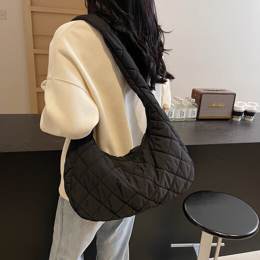 Yunduo Puff Bag Women's 2025 New Fashion Summer Shoulder Bag Niche Ins Fashionable and Versatile Commuter Underarm Bag Black