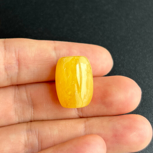 Yuzhi 1 item 1 certificate 1 shot natural raw mineral Russian beeswax barrel beads transfer beads amber single beads chicken oil yellow with beads G9939 treasured orphan product 3.11 grams