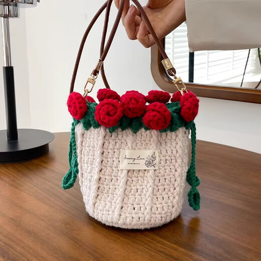 
Quan Biyan rose bouquet bag DIY hand-knitted yarn oblique bucket bag sends girlfriend to best friend birthday gift Rose DIY bag hand-knitted 丨 full set of materials