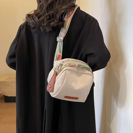 MTB女包帆布2025新款贝壳包单肩包斜挎包包休闲运动旅行徒步挎包布包 米白（送挂件）