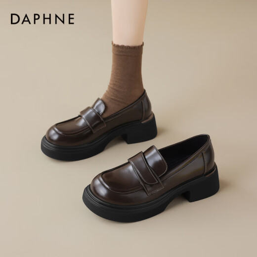 Daphne (Daphne) Brown espesado mocasín para mujeres 2025 Nuevos zapatos de cuero JK de estilo británico para mujeres con zapatos de alta gama Singles Brown [talón sin decoración] MF3883-5 35