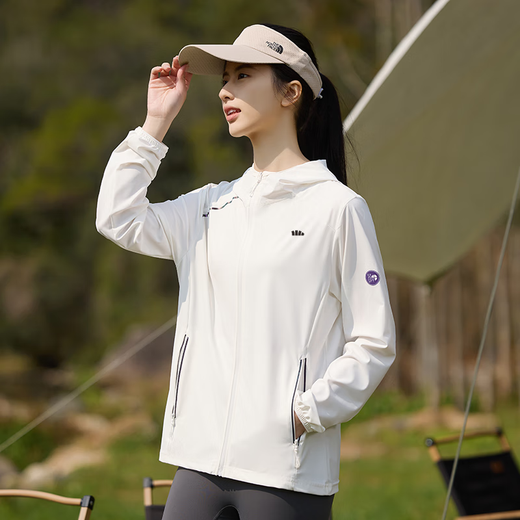 Bananumbrella 2025 Neue Sonnenschutzkleidung für Frauen im Sommer leichter und atmungsaktiver High-End-Eis Seiden Sport upf50 Sonnenschutzkleidung 9905 Weiße Frauen m