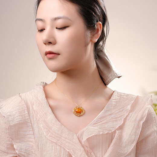 Dara beeswax pendant for women, raw stone full of honey, chicken oil yellow 925 old wax pendant, Russian material, practical Chinese Valentine's Day gift