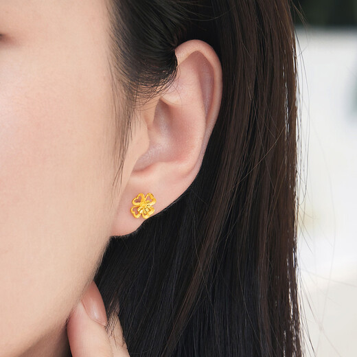 Lukfook Jewelry Gold Earrings Four Seasons Spring Flower Pure Gold Four-leaf Clover Earrings Price Approximately 1.23g