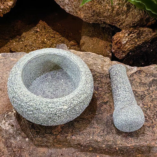 Natural stone garlic pounder stone mortar household handmade old-fashioned stone mortar grinder tea art ornaments garlic pound medicine jar retro lychee noodles outer diameter 12CM with hammer