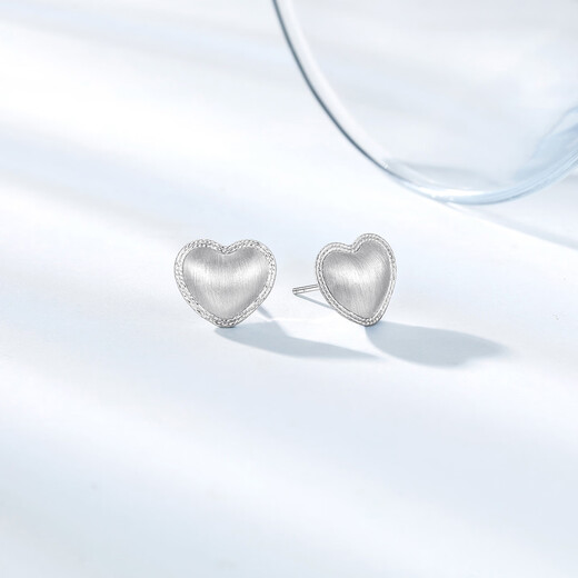 Chao Acer Platinum Love Heart Earrings for Women PT950 Brushed Earrings Versatile Gift for Girlfriend Priced at RMB 310 2.4g, One Pair (Free Silicone Ear Plugs)
