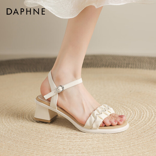 Sandales de Daphne pour femmes 2025 Nouvelle jupe de tenue d'été avec de beaux talons hauts pour les chaussures pour femmes avec des talons épais à bout ouvert sur blanc 36