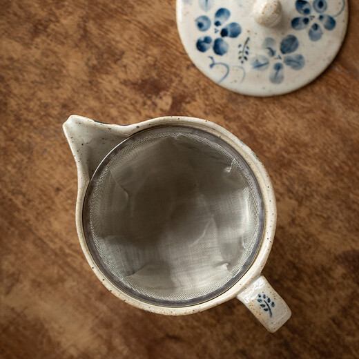 Tonghe Japan imported indigo dyed camellia teapot Japanese retro small fresh ceramic filter teapot afternoon tea tea set indigo dyed camellia teapot with tea filter 330ml