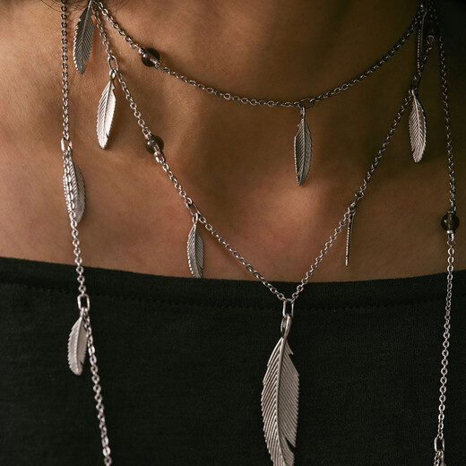 Sujue Sudrov 2025s / s Gence Shape Lumaplume Series Feather Long Collier Pull Silver Silver