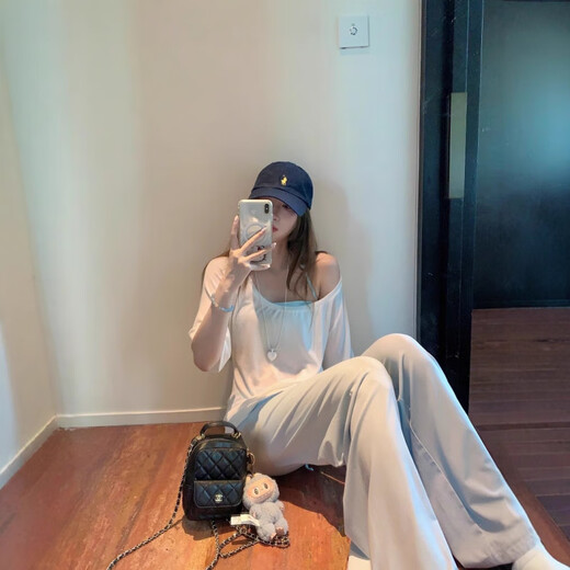 Running sisters RUNAWAY SISTERS Korean version U-neck short-sleeved T-shirt halter neck strapless knitted trousers Coffee vest 9898 S