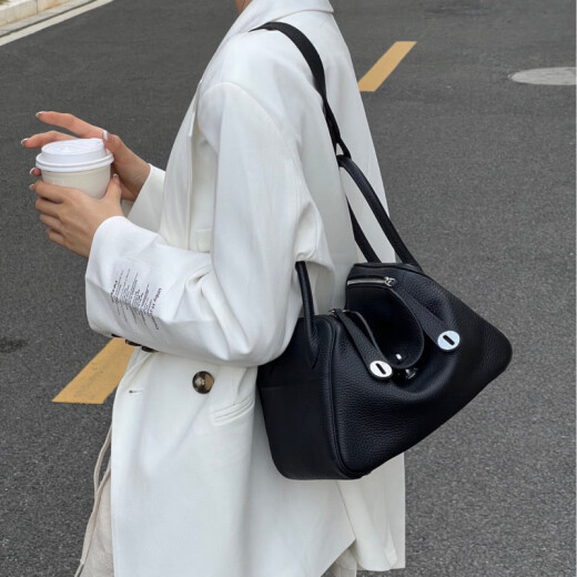 MOSPOKE轻奢品牌真皮包包女包大容量时尚单肩包斜挎包枕头包 19cm黑色 银扣(配盒子布袋)