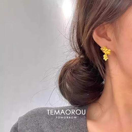 First encounter with new Chinese style sand gold earrings, gold earrings, earrings, yellow sand gold earrings, niche ins style Vietnamese earrings, tassels, gold sycamore leaf earrings, a pair