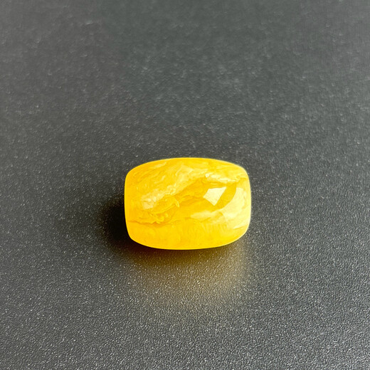 Yuzhi 1 item 1 certificate 1 shot natural raw mineral Russian beeswax barrel beads transfer beads amber single beads chicken oil yellow with beads G9939 treasured orphan product 3.11 grams