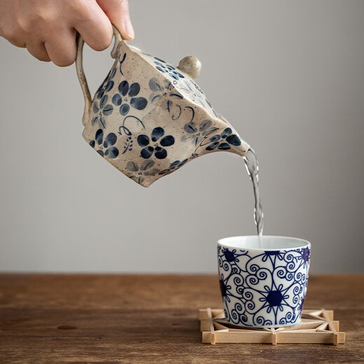 Tonghe Japan imported indigo dyed camellia teapot Japanese retro small fresh ceramic filter teapot afternoon tea tea set indigo dyed camellia teapot with tea filter 330ml