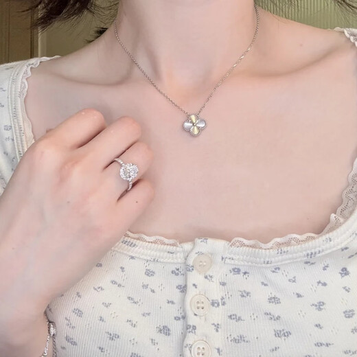 VZZS 18K gold laser four-leaf clover necklace women's carved pendant gold platinum clavicle chain original high-definition holiday gift laser diamond-free white K