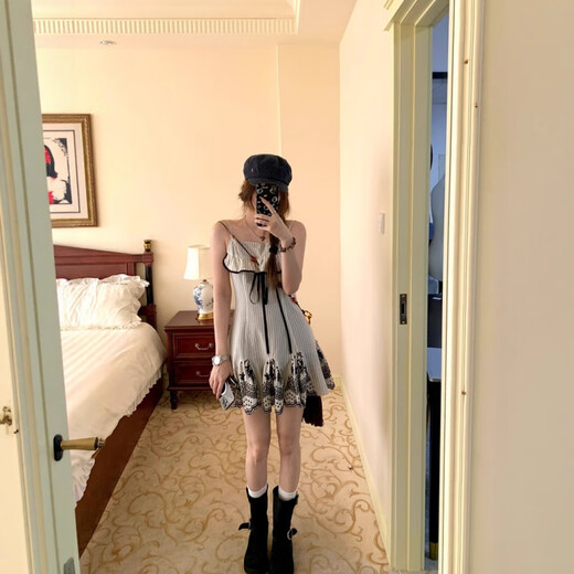 Running Sisters Runaway Sisters Real Shot 2025 Summer Corean Version de la série Sequin Hollow Strap Suspender Robe Design Long Jirt Suit Femme Top 9902 S
