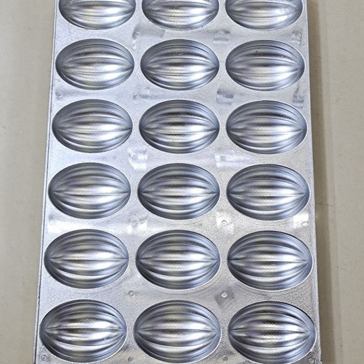 New new Xinhua pure aluminum mold honey chicken non-stick baking pan 24 consecutive 35 consecutive round crispy baking hot mold commercial Xinhua stamped aluminum 24 rectangular cake