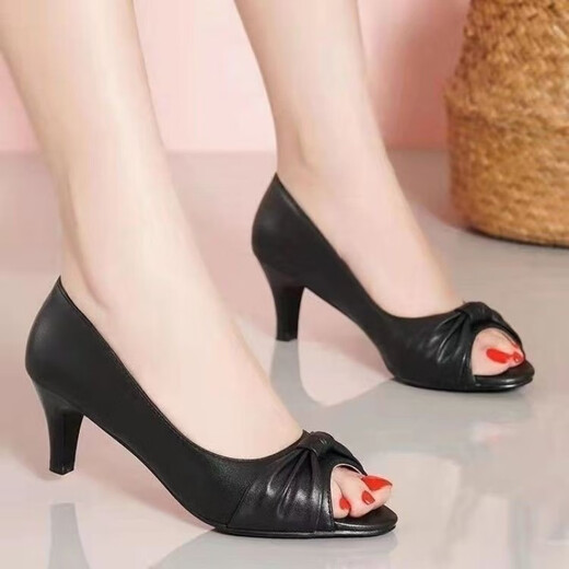 Huilijun High Talons pour les femmes 2025 Été Nouvelles sandales en cuir souple pour les femmes Summer Mid-Heel Slim Fashion Travail polyvalent de poisson bouche bouche à la bouche à l'origine blanc 34