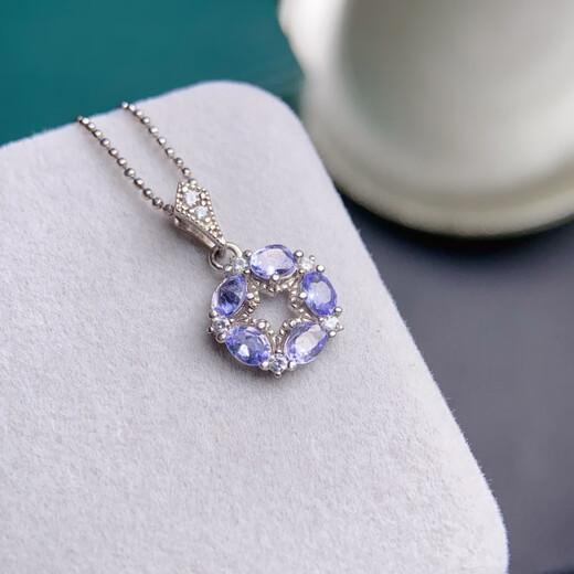 Fat Donglai purchased the same style of tanzanite pendant, charming purple, full body, explosive color, 925 silver, exquisitely inlaid with white gold base.