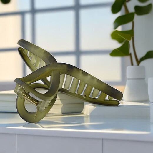 Korean version of frosted green hair clip back of the head elegant big scratch clip female shark clip internet celebrity temperament hair clip clip hair accessories gradient square scratch clip
