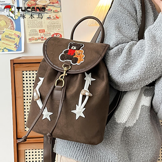 Rucksack im Woodpecker Academy Style 2025 Neue trendige und modische koreanische Nische -Reise -Leichtschule für Frauen für Frauen, die aus Braun gehen