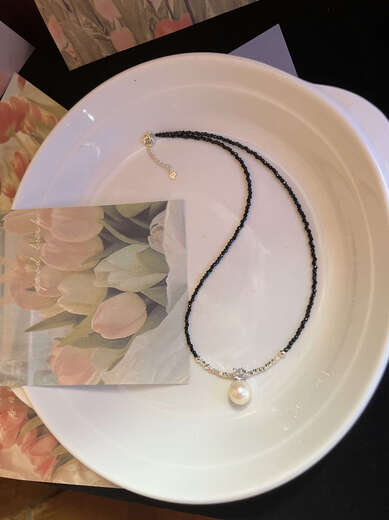 Hao Chuang natural freshwater pearl Princess Diana pendant sterling silver broken silver natural black spinel clavicle chain necklace versatile