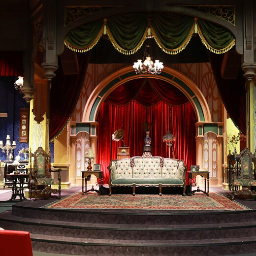 James Coffet + Only Dream of Red Mansions Drama City One-day package for two persons (including two breakfasts + late night snacks)