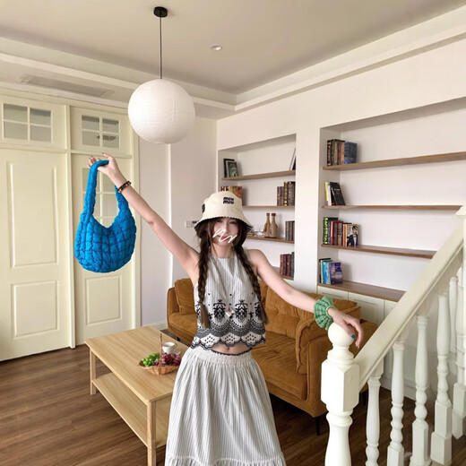 Running Sisters Runaway Sisters Real Shot 2025 Summer Corean Version de la série Sequin Hollow Strap Suspender Robe Design Long Jirt Suit Femme Top 9902 S